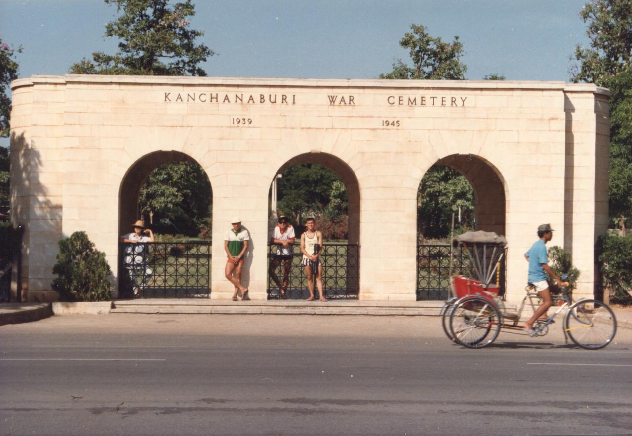 A Pousada Bankaikow Kanchanaburi Exterior foto